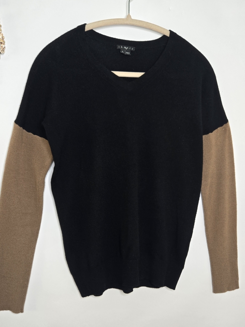 100% Cashmere. Theory Janey Royal Color Block  V-Neck Size Small